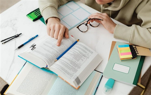 Assegnazione di un contributo agli studenti meritevoli - anno scolastico 2024/2025